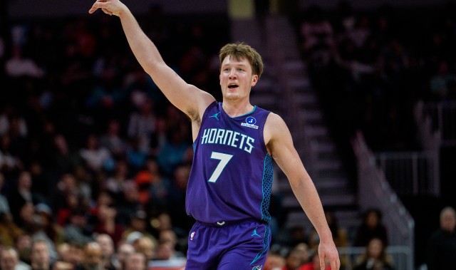 九游娱乐-再接再厉！克尼佩尔连续15场命中2+记三分 刷新新秀历史纪录