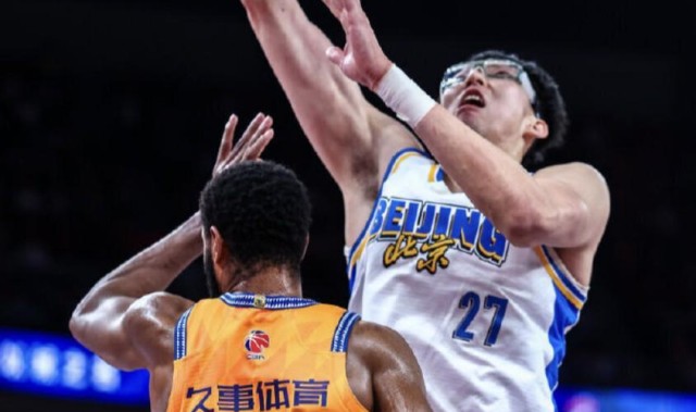 九游娱乐-周琦：面对上海最大的难点是限制古德温，他把球队串联得很好