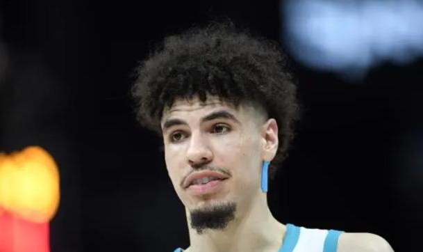 九游体育app-两战94分难求一胜！拉梅洛·鲍尔化身空砍群群主