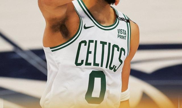 九游体育app-波神缺阵依然拿下客场 统治级绿军静候第18冠！